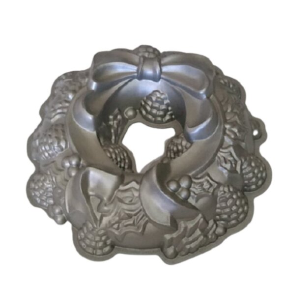 Nordic Ware Wreath Bundt Cake Pan - Picture 1 of 8